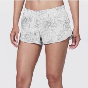 Lululemon Hotty Hot Low-Rise Short 2.5” - Twin White Multi
